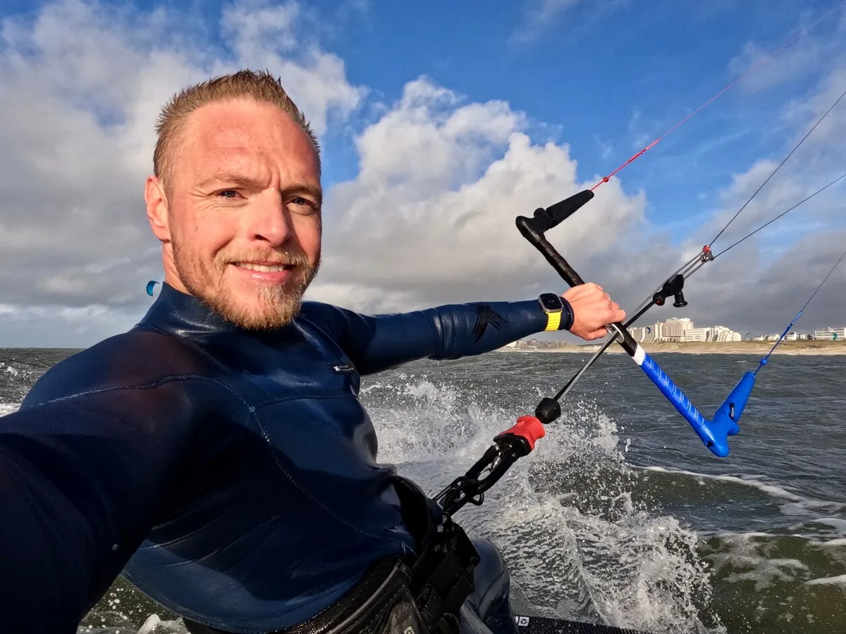 Kitesurfer Ruben Lenten hielp ons met het testen van de Apple Watch Ultra.