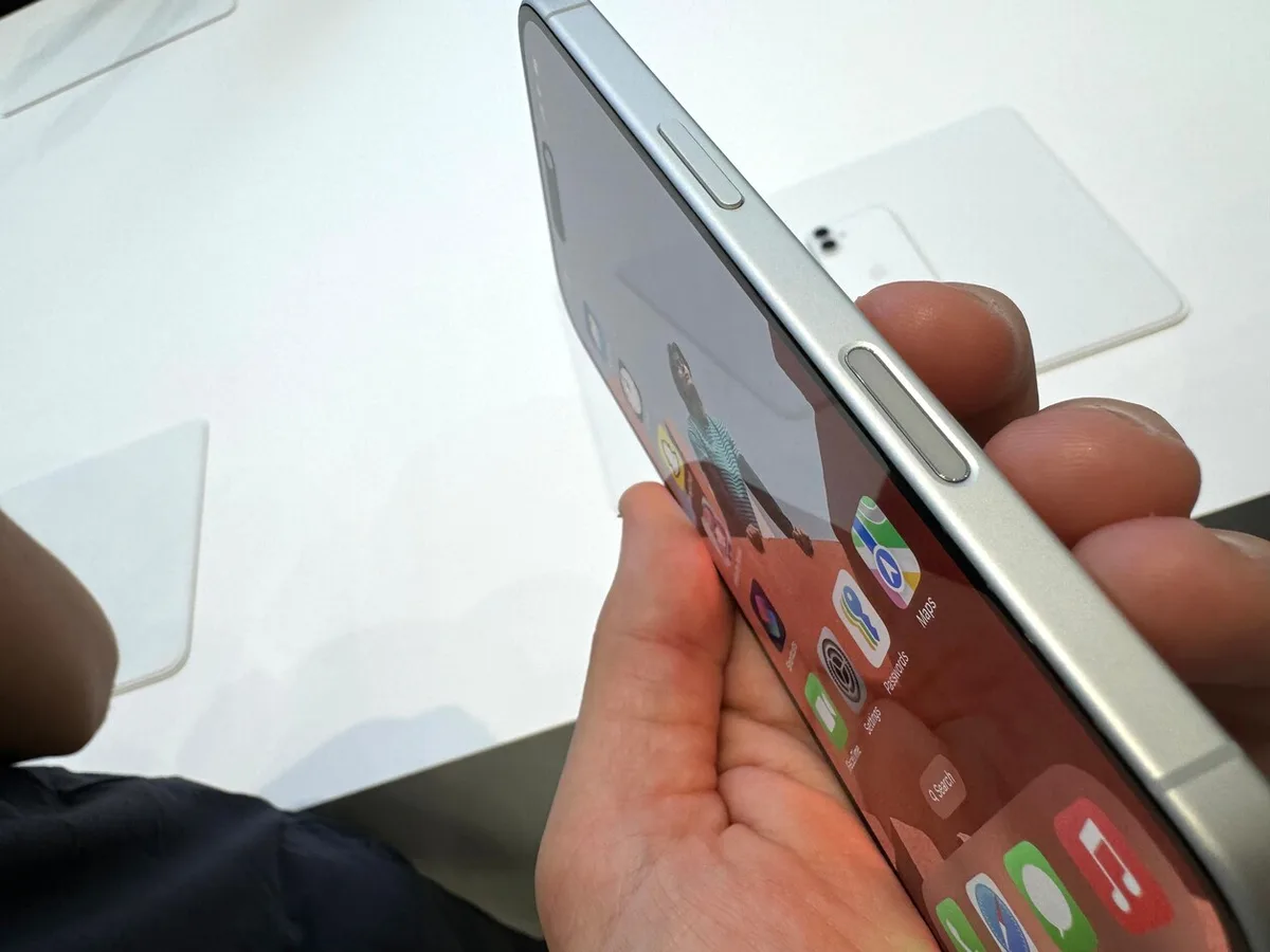 Apple heeft op de iPhone 16 aan weerszijden van het toestel nieuwe knoppen toegevoegd.