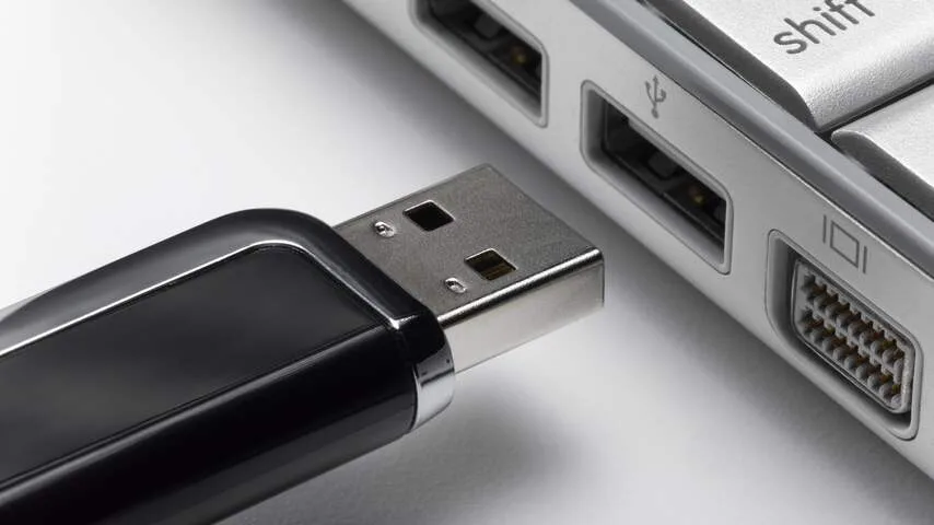 Vijf tips om je smartphone zo snel mogelijk op te laden